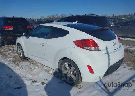 2015 Hyundai Veloster z USA, uszkodzony, nr VIN KMHTC6AD5FU233846